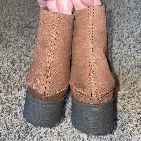 B.O.C Born Brown Leather Ankle Boots Size 8 - Picture 6 of 10